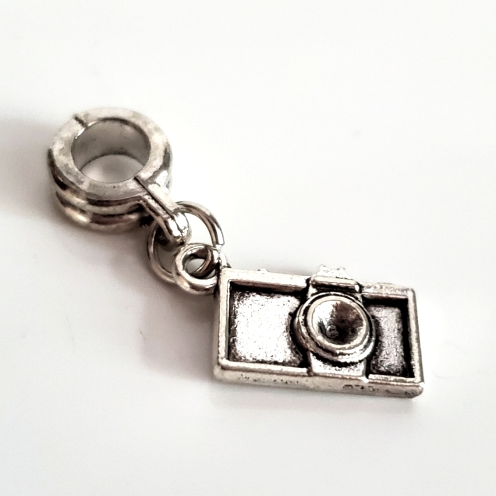 Charm pendant, CAMERA 📷